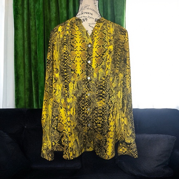 Nanette Lepore Snakeskin Print Button Down Top Size Medium - Picture 10 of 12